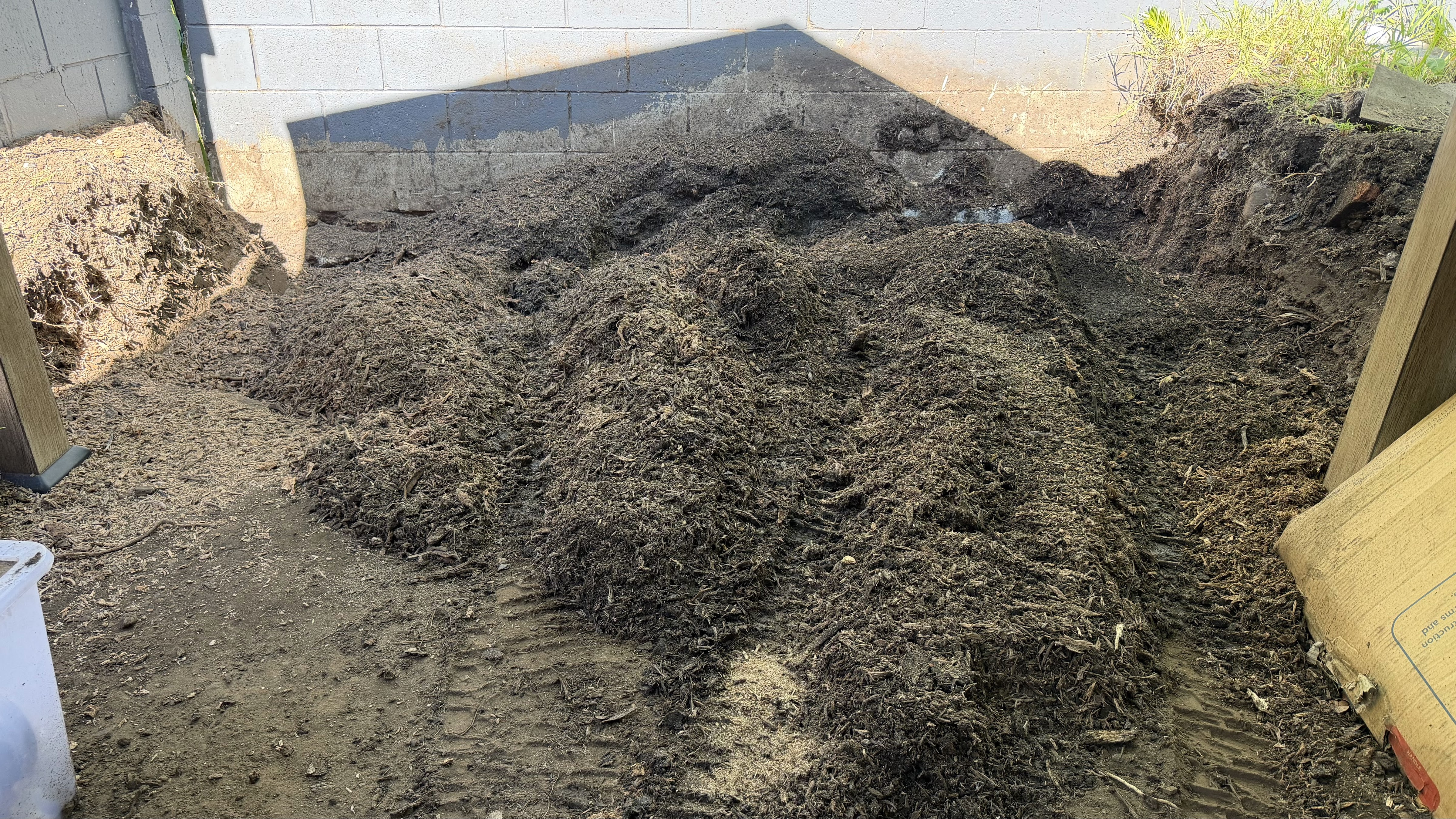Mulch pile after a Wollongong stump grinding job, left on site as garden mulch